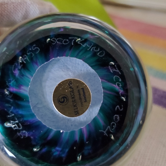 Selkirk Art Glass Hand-blown 'ICON' 2004 Scotland Paperweight - Picture 6 of 6